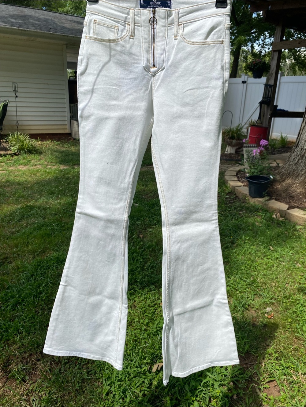Hollister White Flared Denim Jeans with Front Zip NWOT Sz 3L